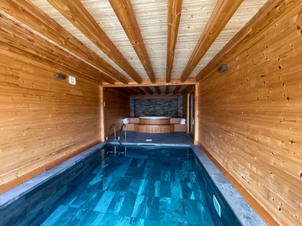 espace-bien-etre piscine – la grotte de l’ours – chalet luxe alpes Praloup - Chalet luxe La grotte de l'ours