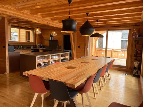 espce salle a manger – la grotte de l’ours – chalet luxe alpes Praloup - Chalet luxe La grotte de l'ours